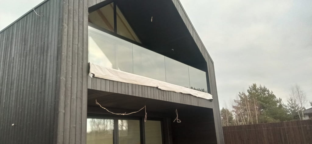 Balustrada szklana - realizacja: dom jednorodzinny